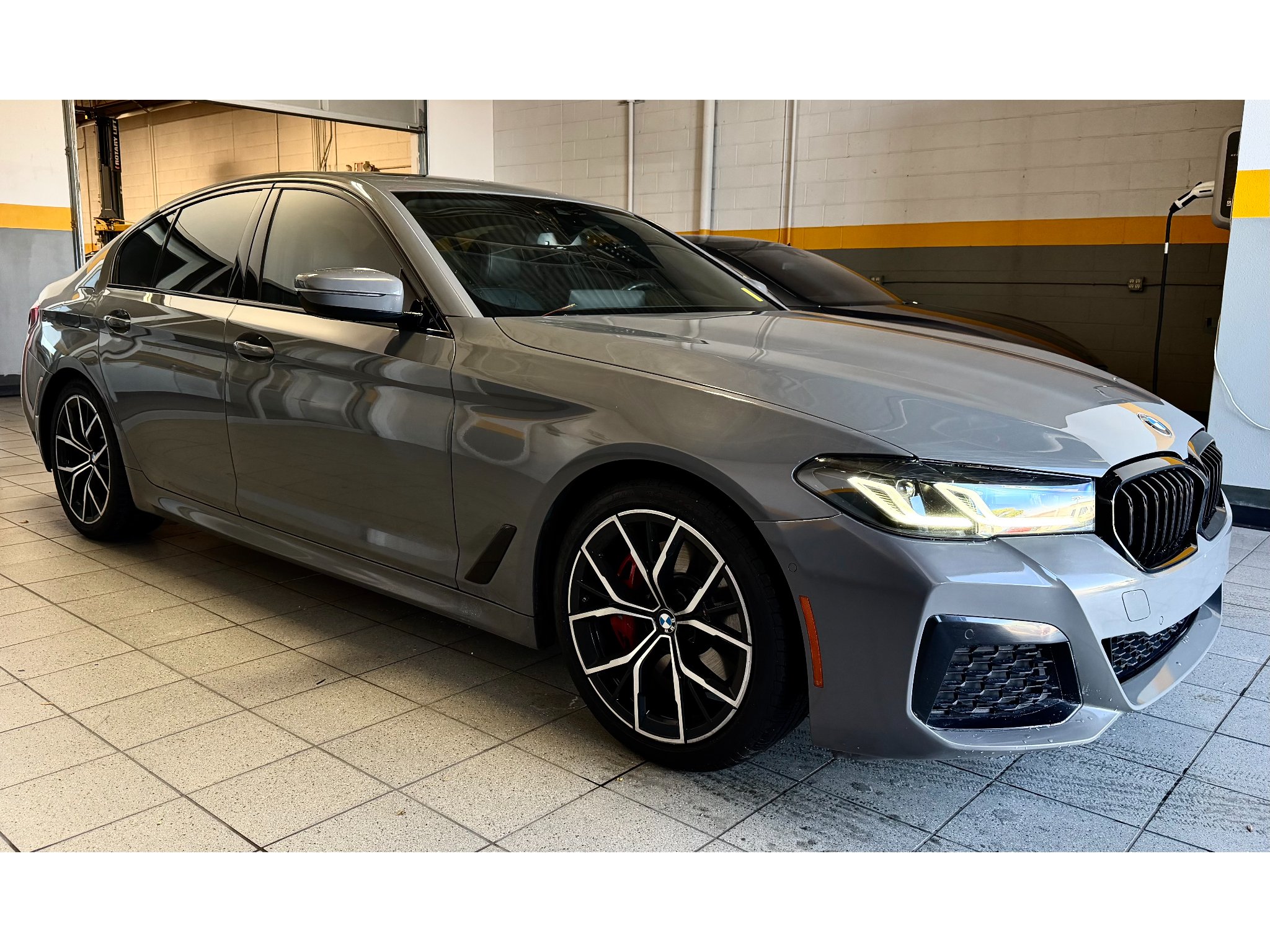 Used 2022 Bernina Grey Amber Effect Metallic BMW 530i image 3