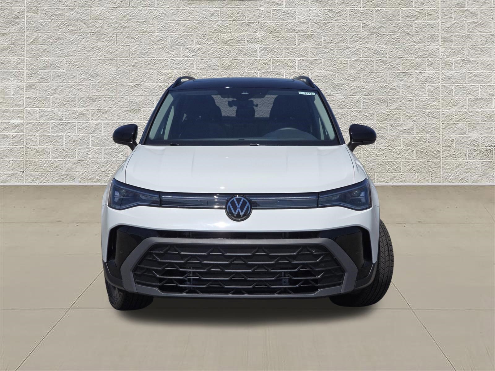 New 2026 Pure White w/Deep Black Roof Volkswagen SE Black image 2