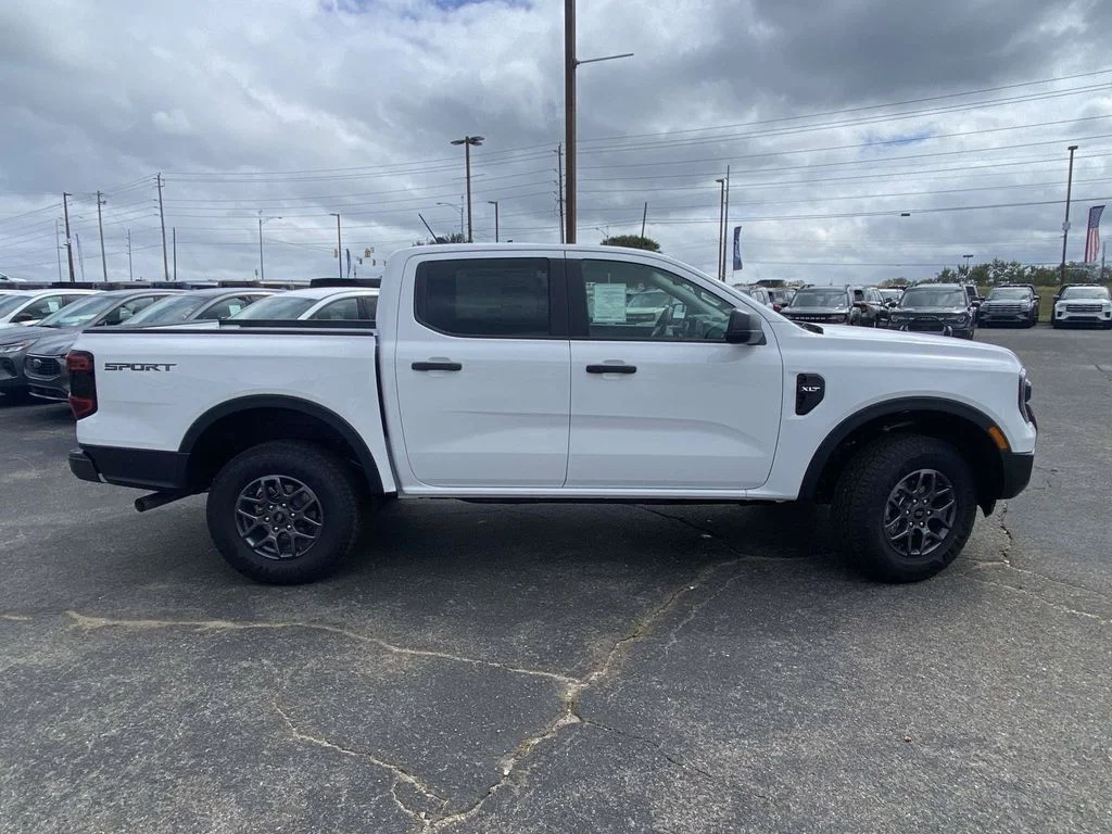 New 2026 Oxford White Ford XLT image 2