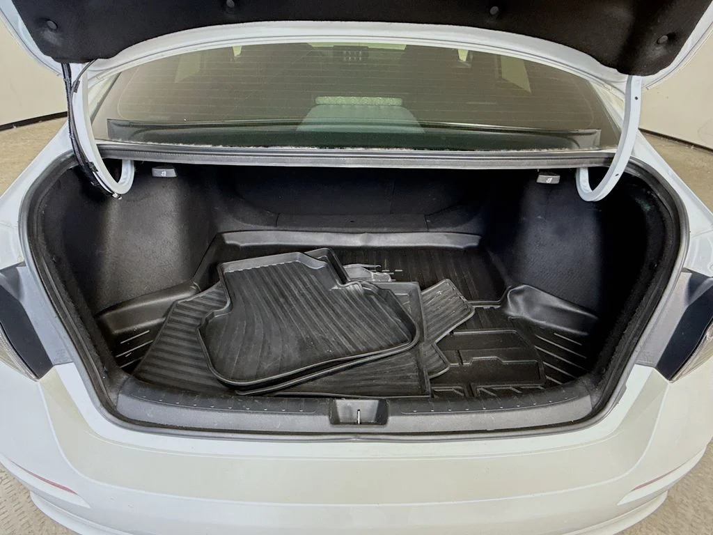 Used 2023 Platinum White Pearl Honda  image 26