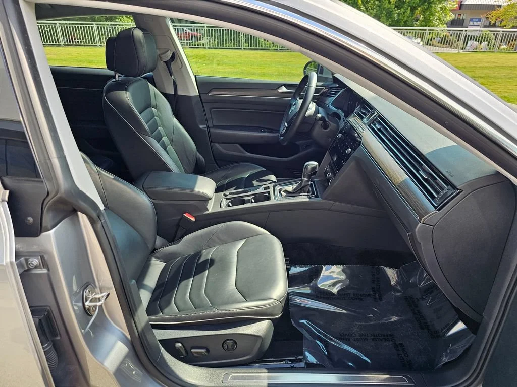 Used 2019  Volkswagen SEL image 11