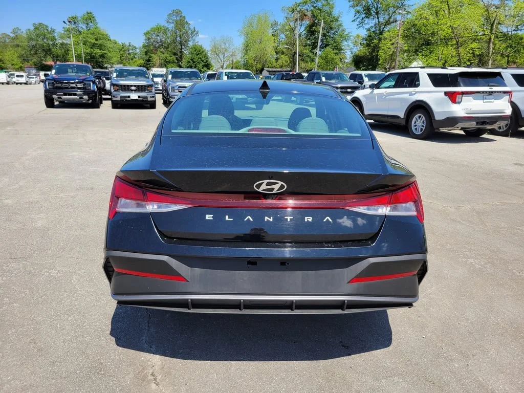 Used 2024 Black Hyundai SEL image 4