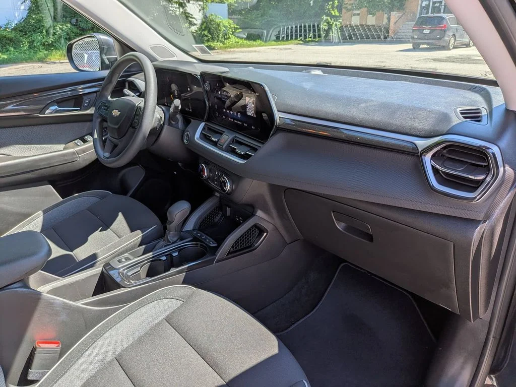 Used 2025 Black Chevrolet LS image 24
