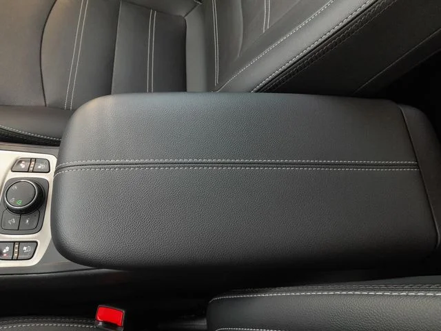 Used 2023 White GMC Denali image 26