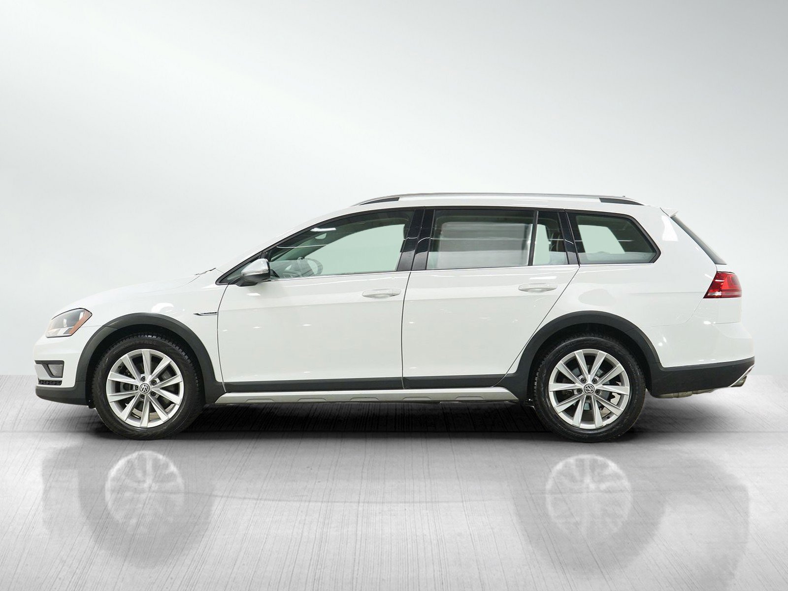 Used 2017 Volkswagen Golf Alltrack Alltrack SE with VIN 3VWH17AU2HM541535 for sale in Minneapolis, Minnesota
