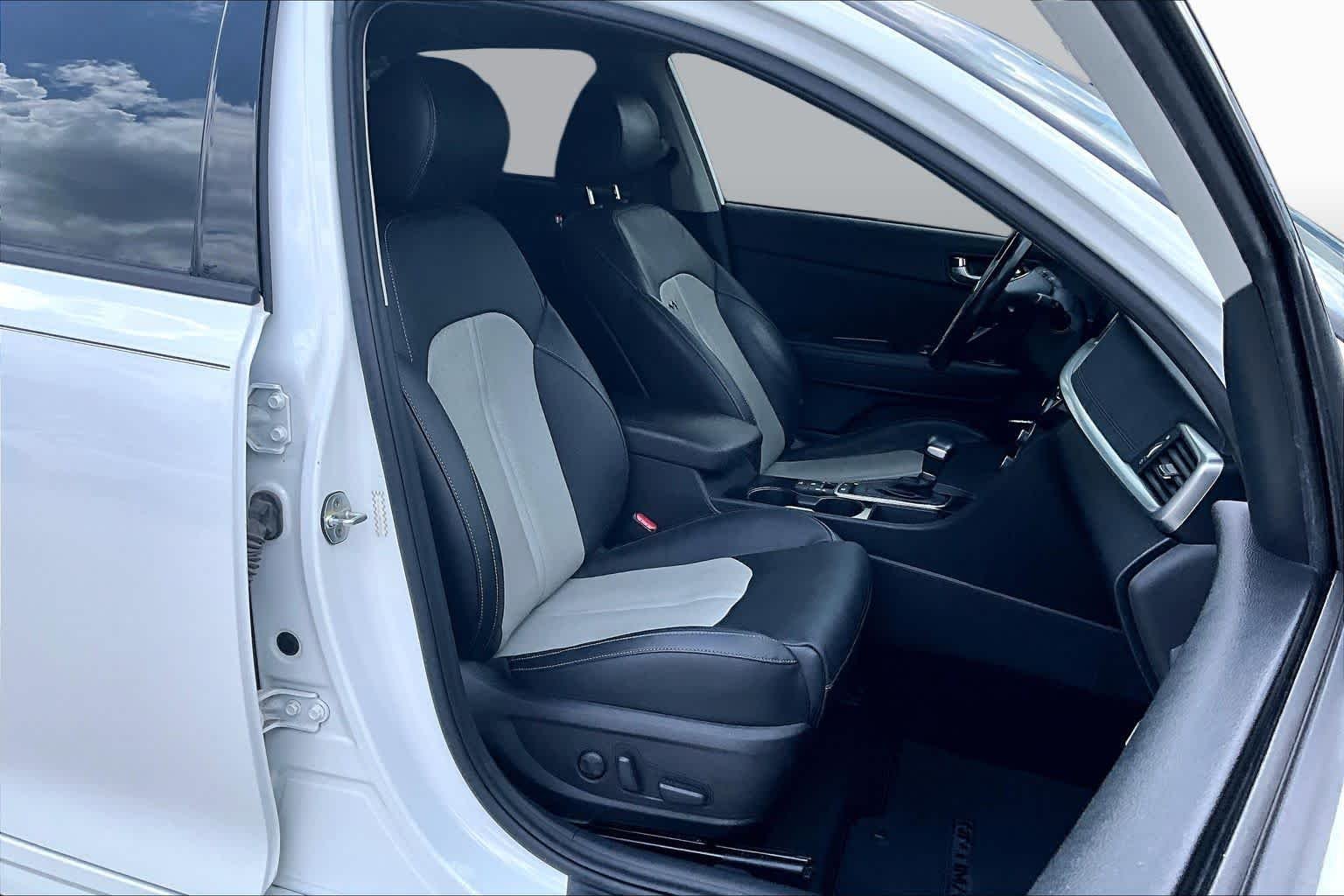 Used 2019 Snow White Pearl Kia EX image 9