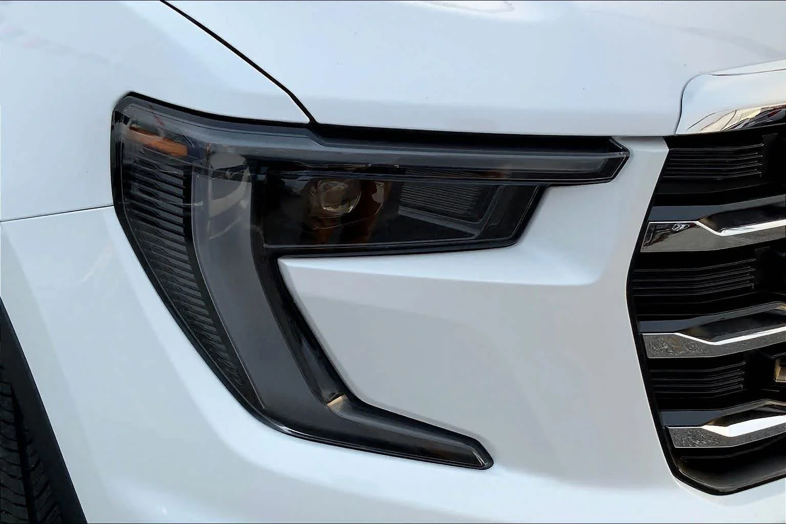 New 2026 GAZ/SUMMIT WHIT GMC FWD Elevation image 13