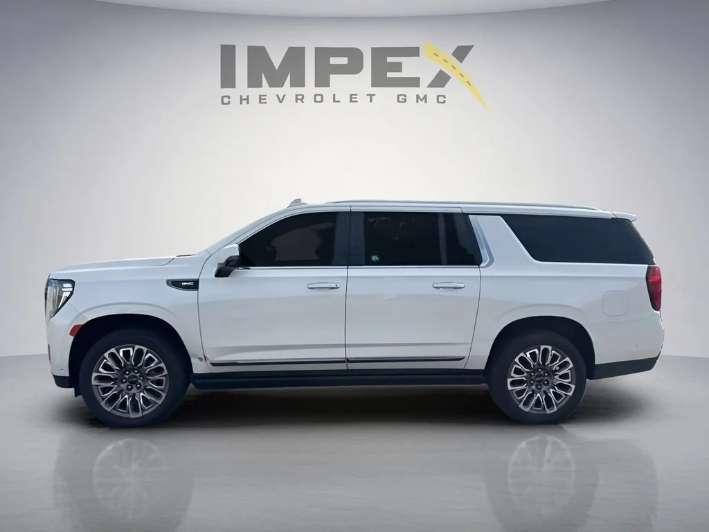 Used 2023 White Frost Tricoat GMC Denali Ultimate image 2