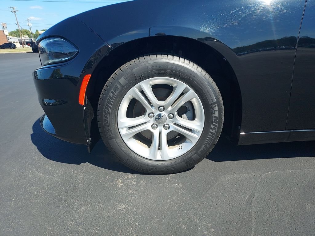 Used 2023 Black Dodge SXT image 10