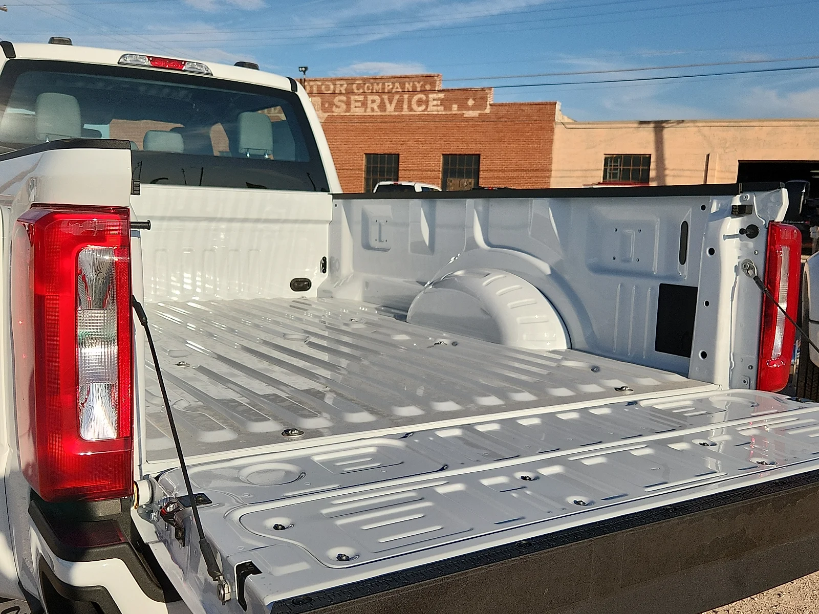 New 2027 Oxford White Ford XL image 12