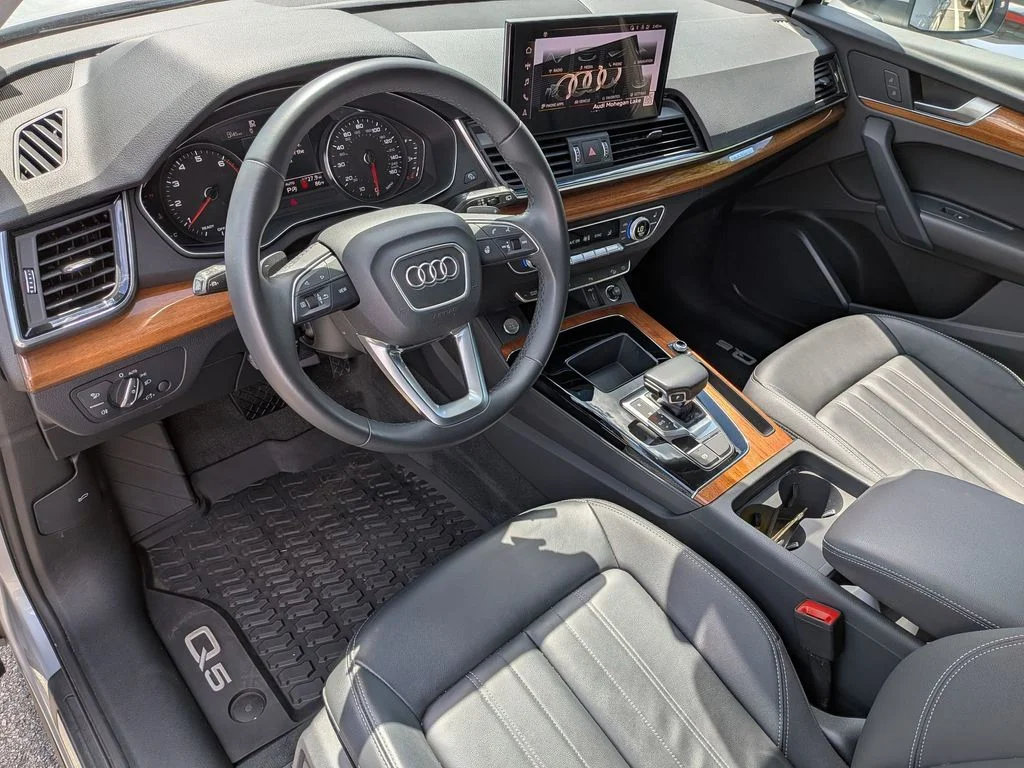 Used 2023 Silver Audi 45 S line Premium image 11