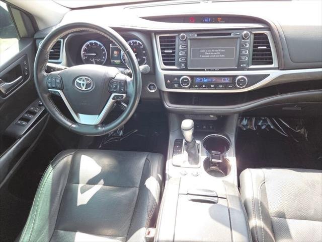 Certified Used 2018 BLIZZARD PEARL Toyota  image 34