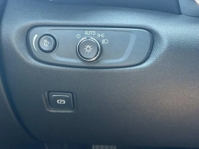 Used 2020 BLACK Chevrolet LT image 27
