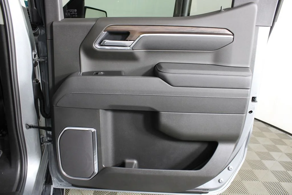 2026 GMC Sierra 1500 SLT - Photo 9