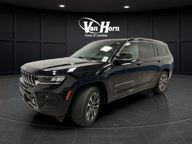 Used 2023 Diamond Black Crystal Pearlcoat Jeep Overland image 3