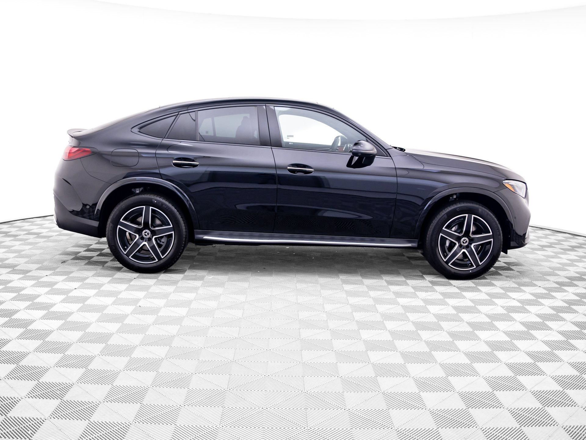 New 2027 Black Mercedes-Benz GLC 300 image 46