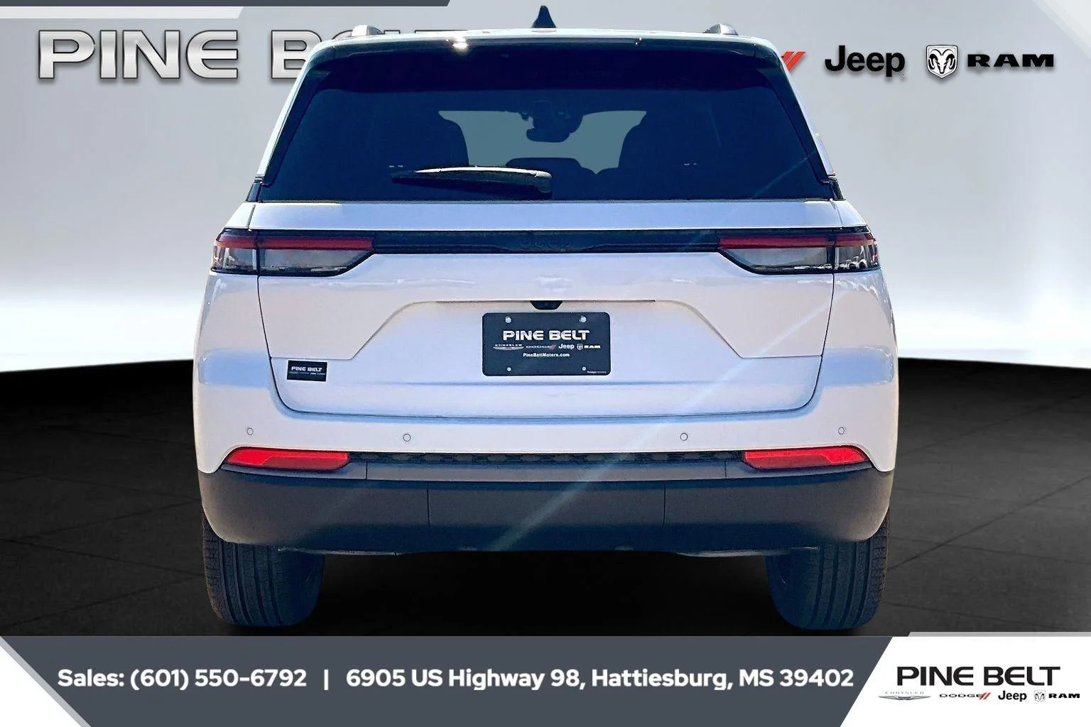 New 2026 Bright White Clear-Coat Exterior Paint Jeep Limited image 4