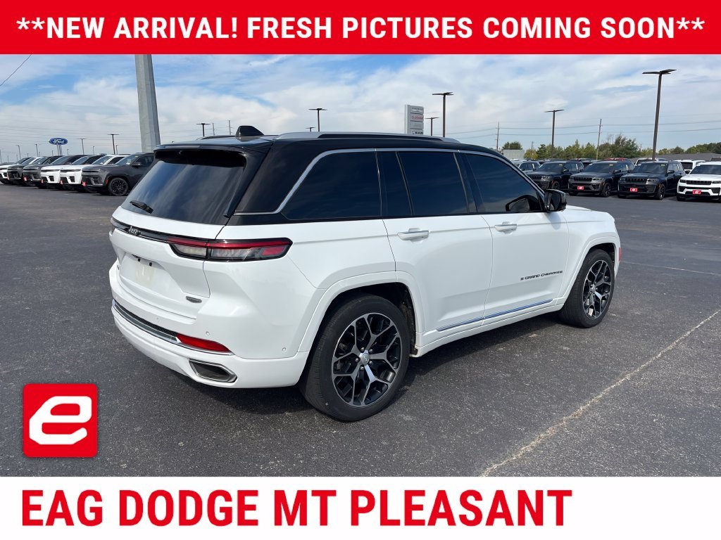 Used 2022 White Jeep Summit Reserve image 4