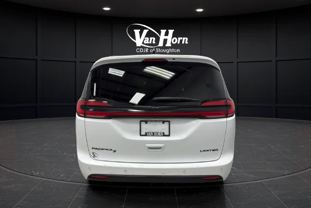 Used 2025 Bright White Clearcoat Chrysler Limited image 6