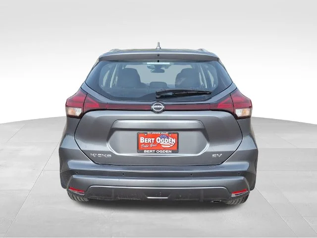Used 2024 Gray Nissan SV image 7