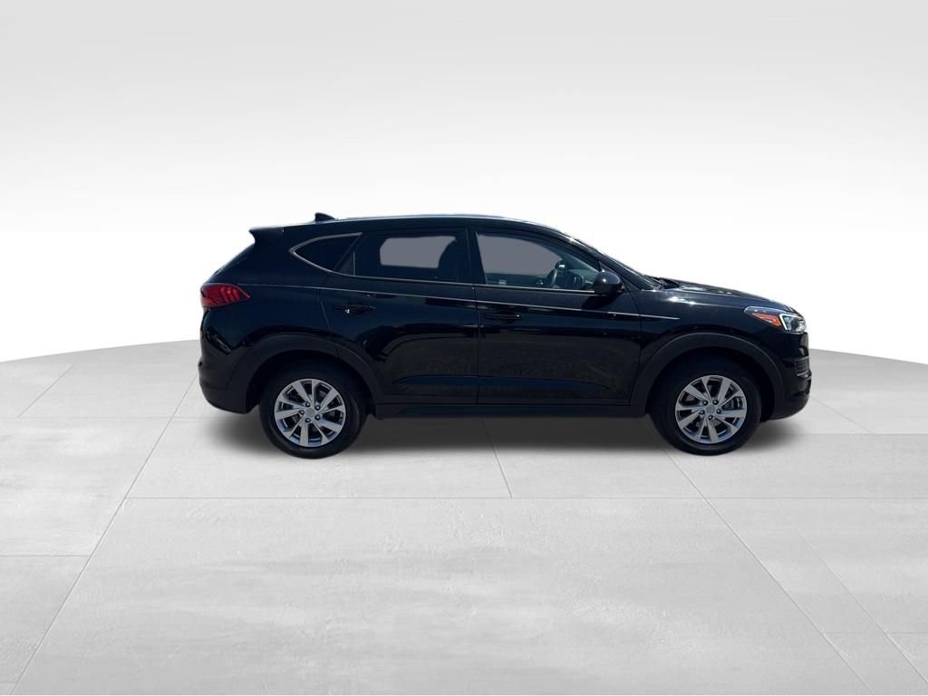 Used 2021 Black Hyundai SE image 7