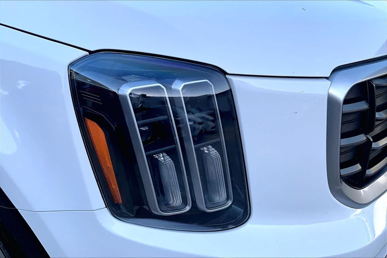 Certified Used 2025 Glacial White Pearl Kia S image 27