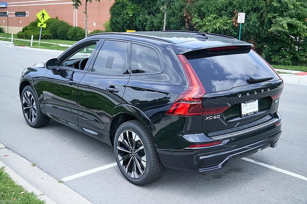New 2026 Onyx Black Volvo Plus image 7