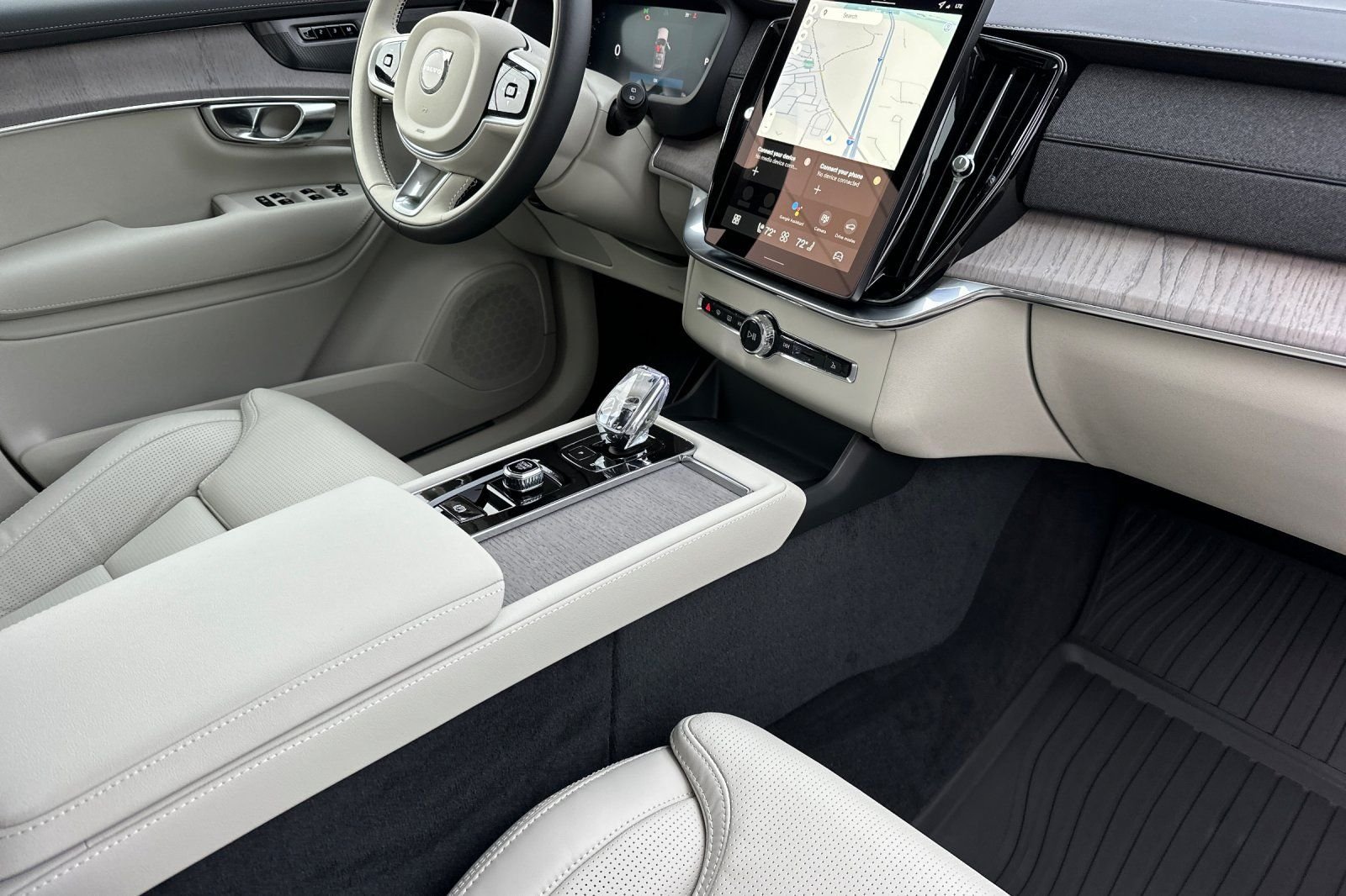 2026 Volvo XC90 Ultra - Photo 16