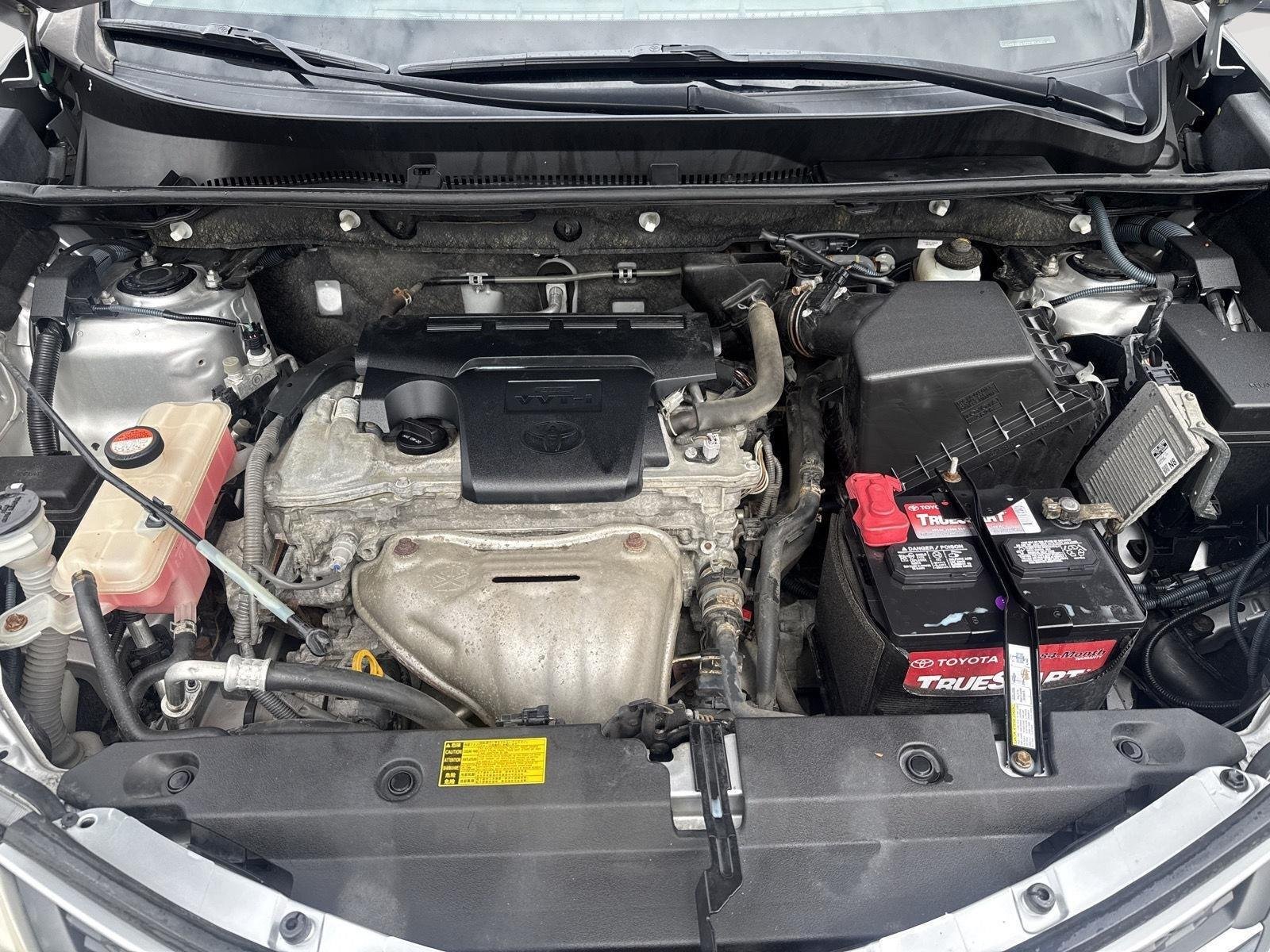 Used 2014 Classic Silver Metallic Toyota XLE image 24