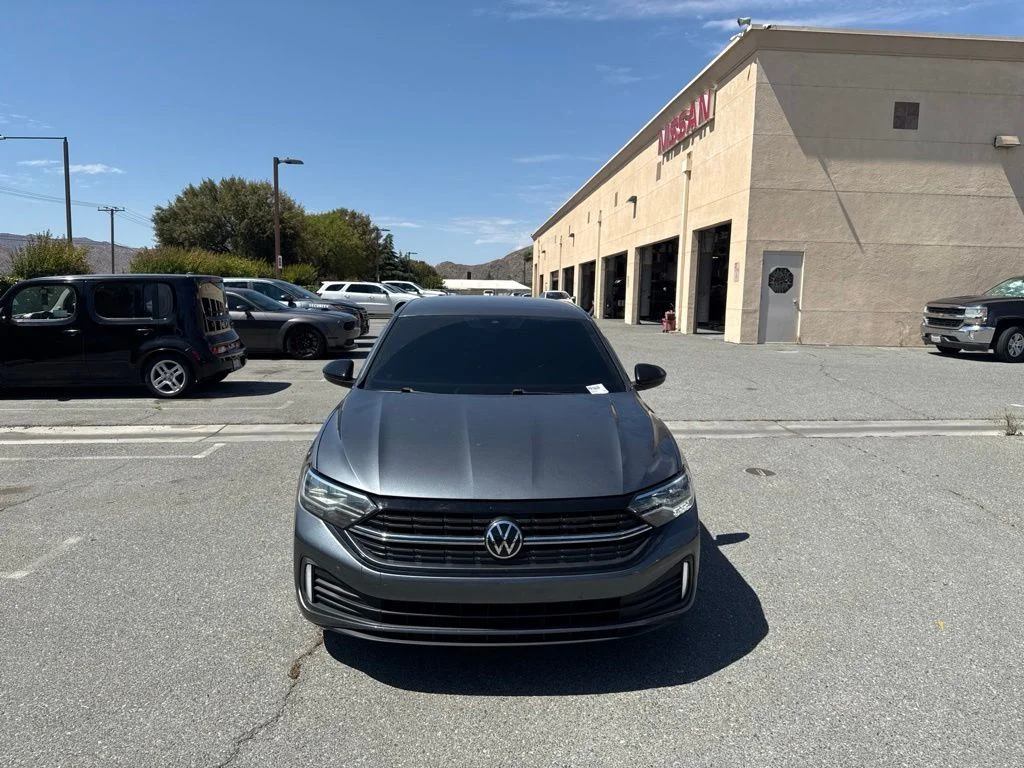 Used 2023 Gray Volkswagen 1.5T Sport image 3