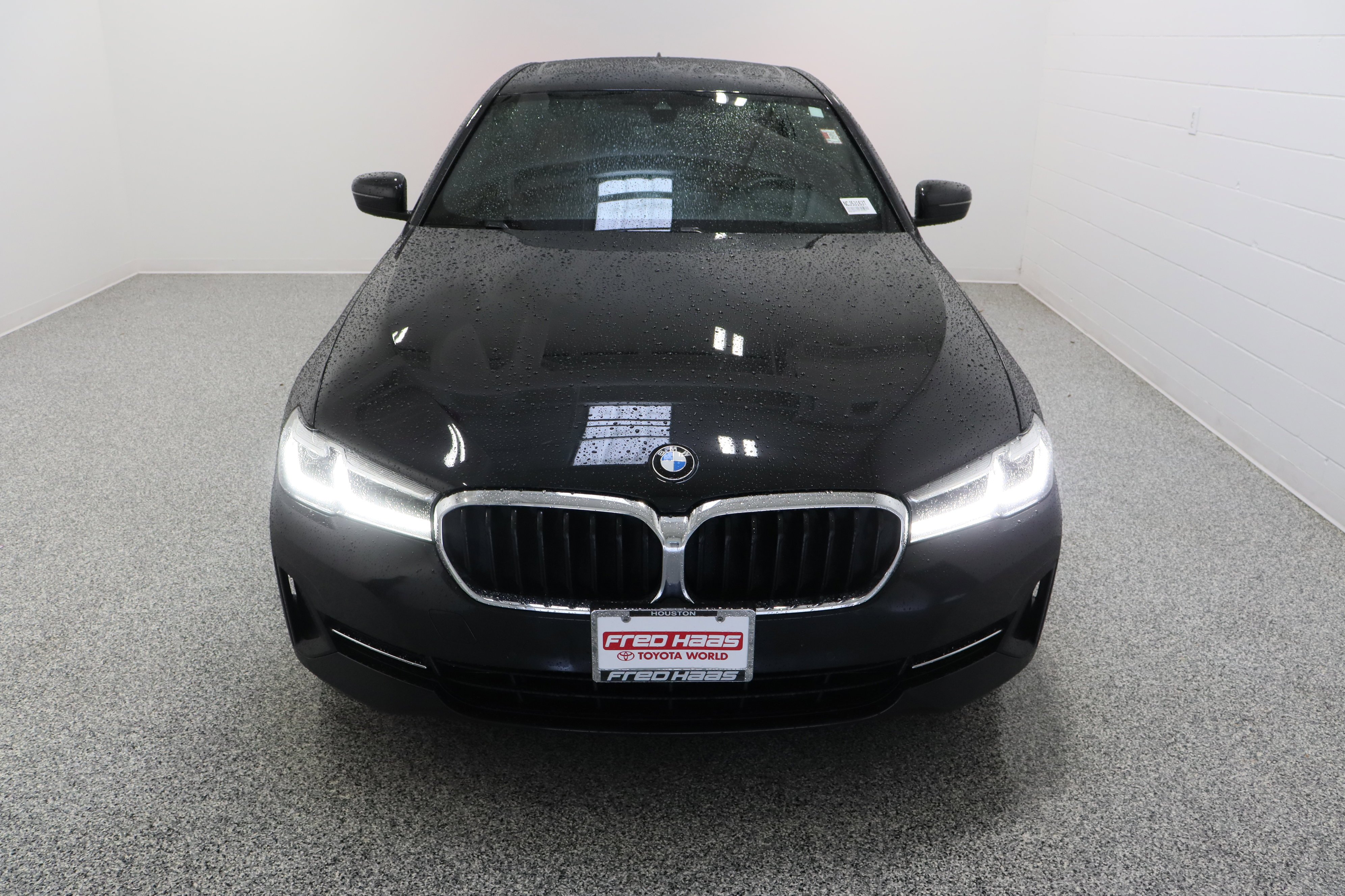 Used 2022 Black Sapphire Metallic BMW 530i xDrive 2.0T image 3