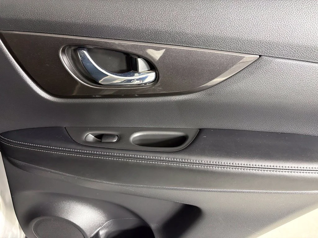 Used 2020 Silver Nissan SV image 15
