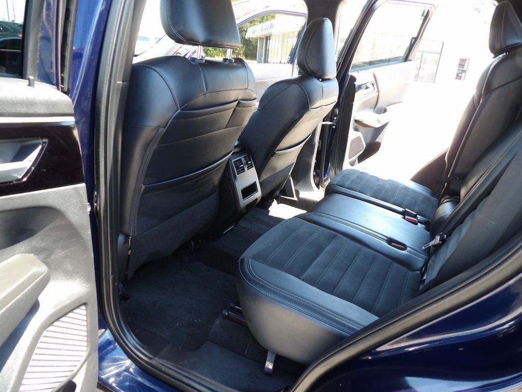 Used 2024 Cosmic Blue Metallic Mitsubishi SE Black Edition image 12