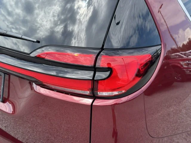 Used 2022 Red Chrysler Pinnacle image 9