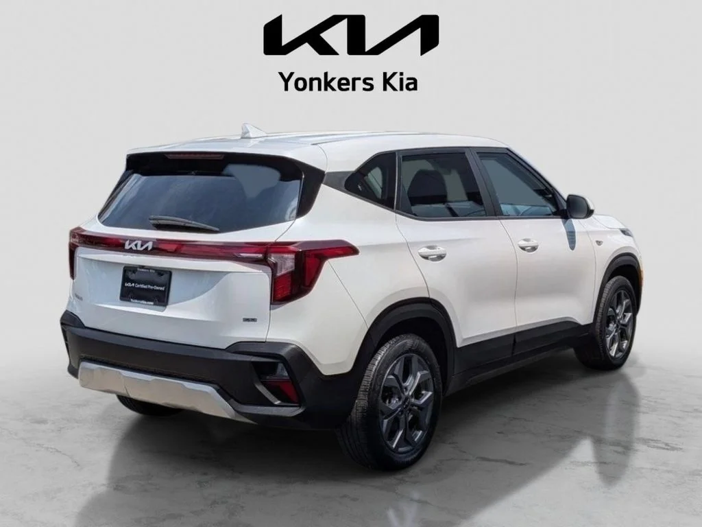 Used 2024 White Kia LX image 6
