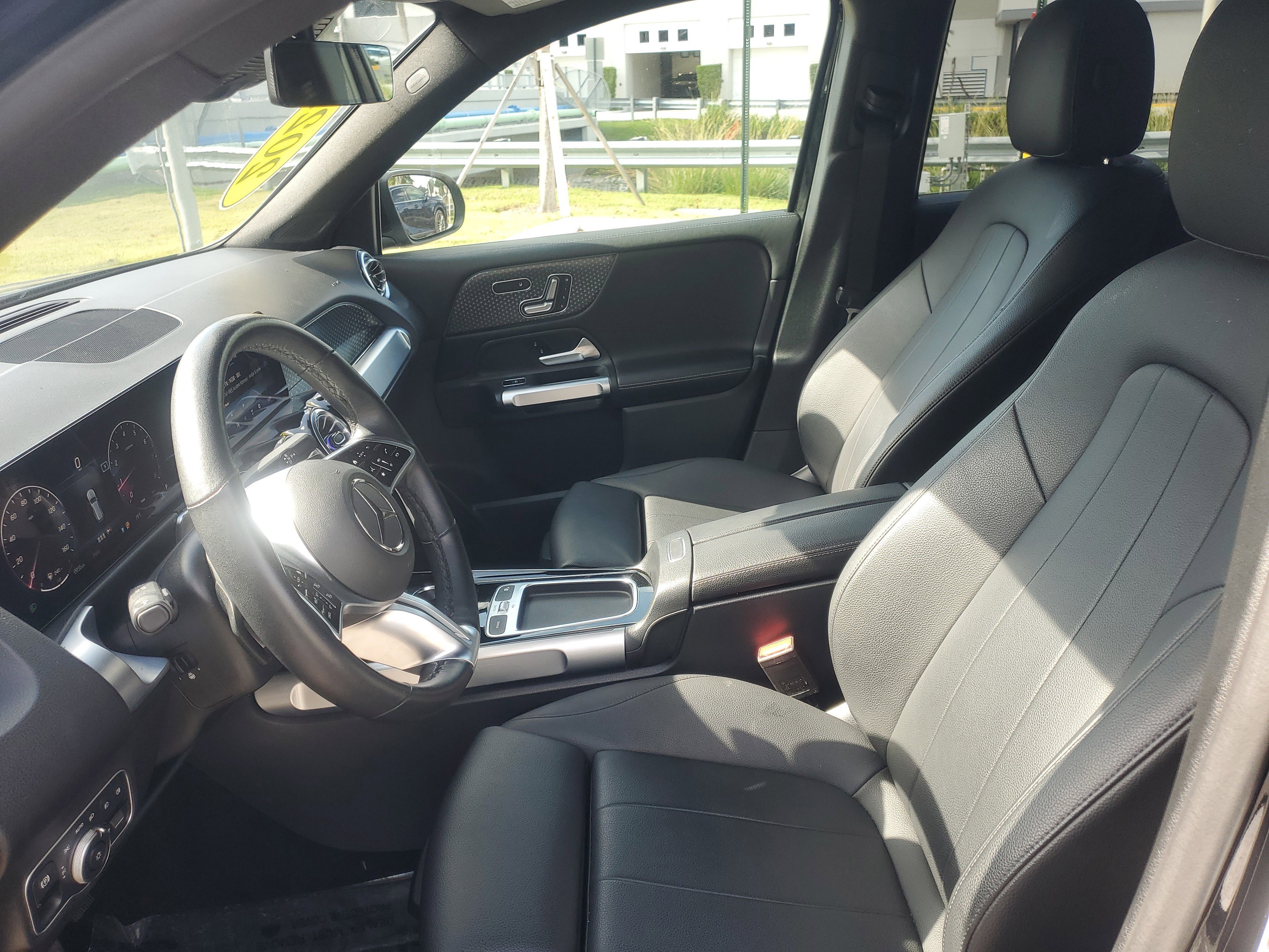Used 2025 Black Mercedes-Benz GLB 250 image 15