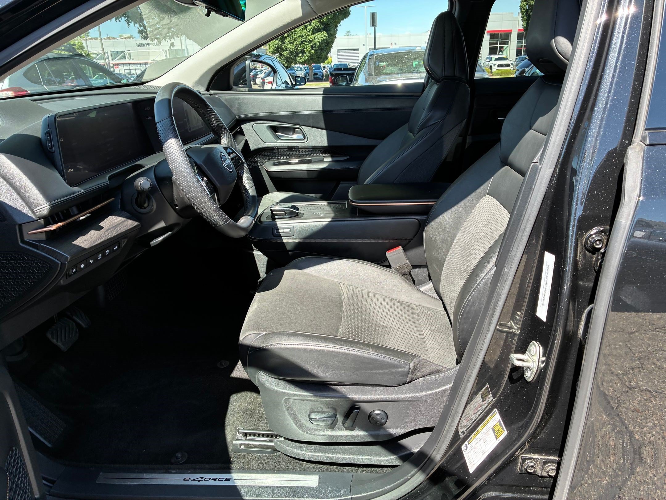 Used 2025 Black Diamond Pearl Nissan EVOLVE+ image 16