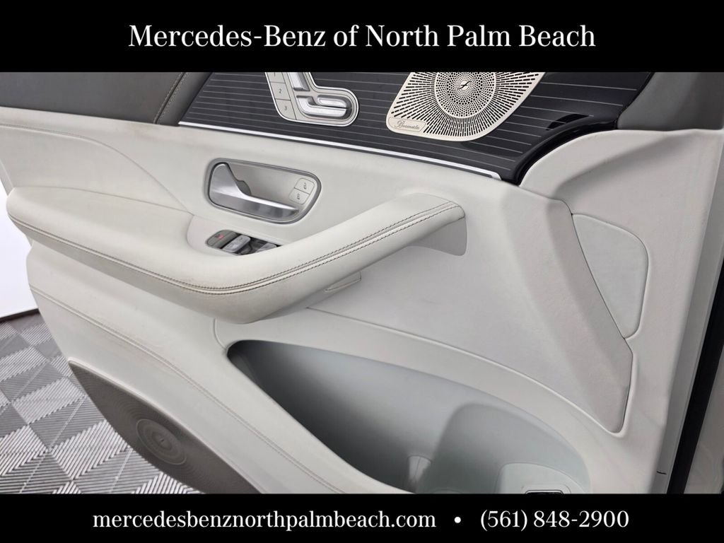 Used 2022 White Mercedes-Benz Maybach GLS 600 image 28