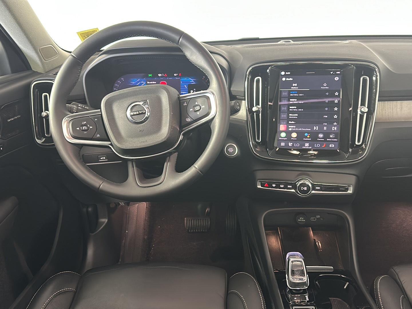Used 2024 Onyx Black Metallic Volvo Plus Dark Theme image 20