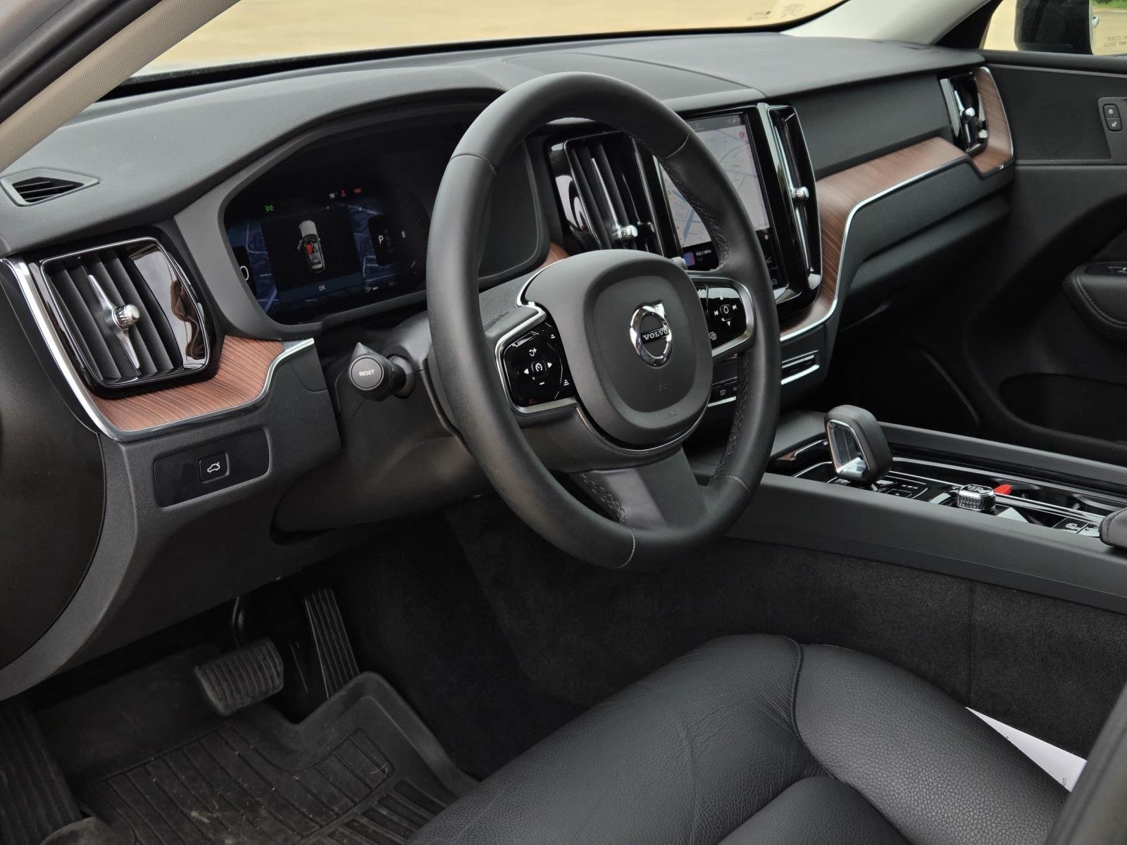 Used 2023 Silver Dawn Metallic Volvo Plus Dark Theme image 33