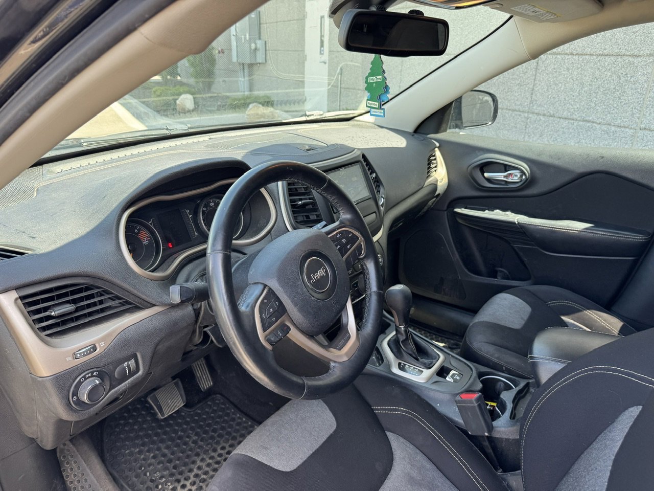Used 2017 Diamond Black Crystal Pearlcoat Jeep Sport image 9