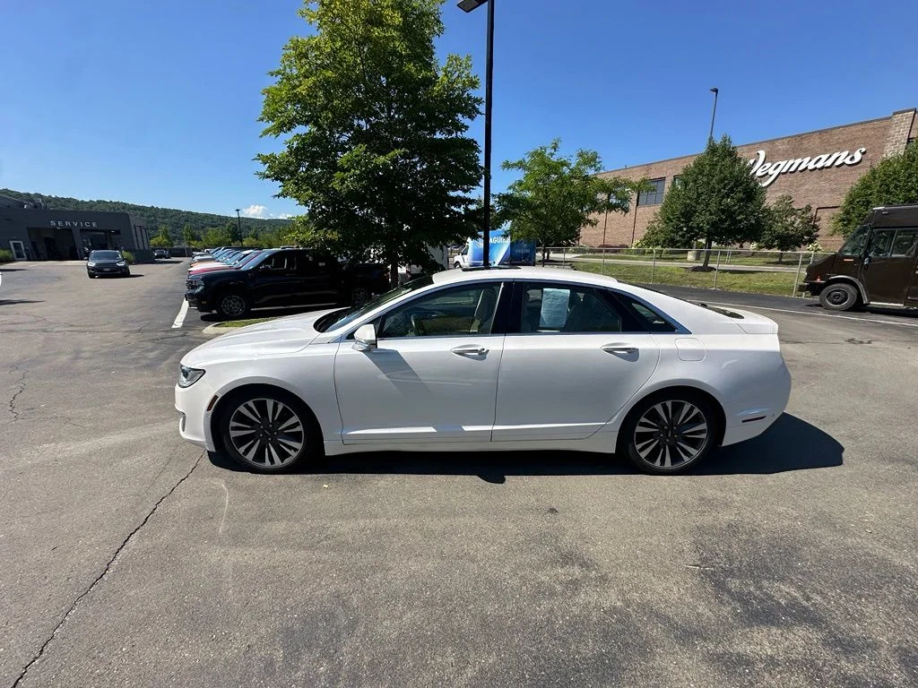 Used 2019 White Lincoln Reserve image 7