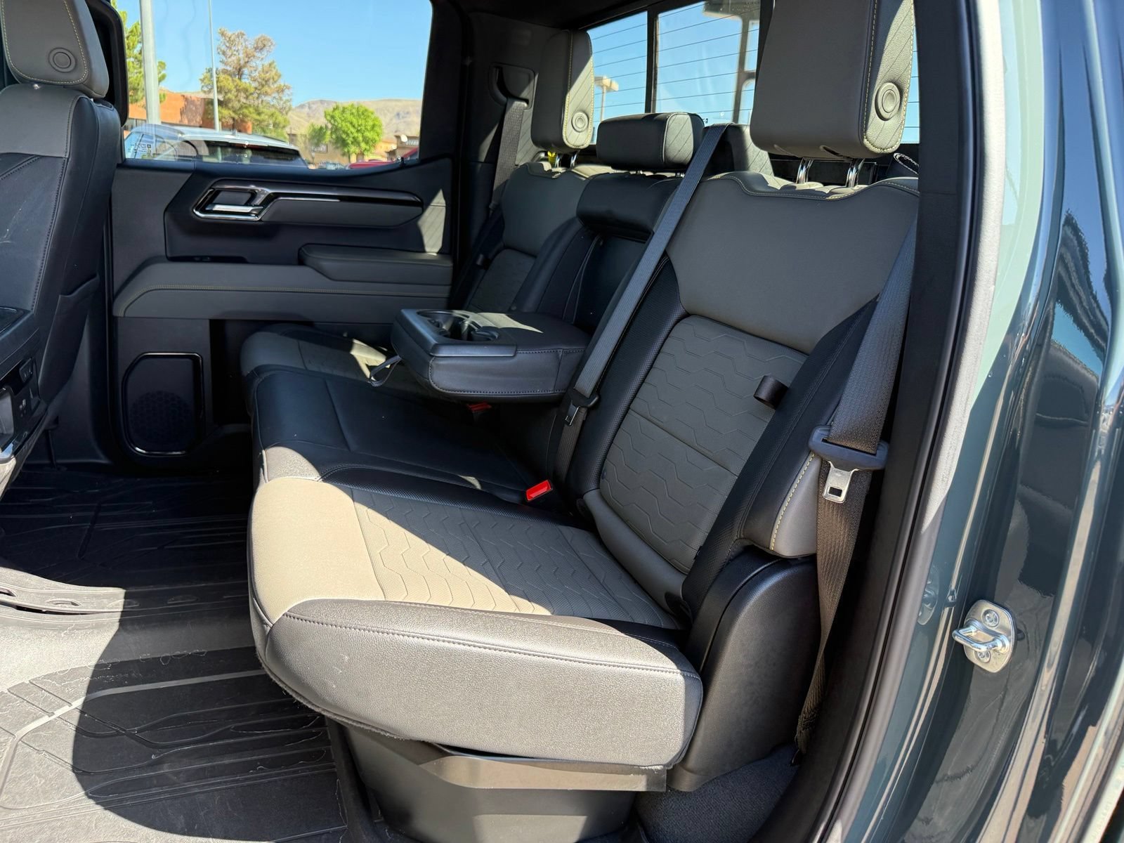 2025 Chevrolet Silverado 1500 ZR2 - Photo 42