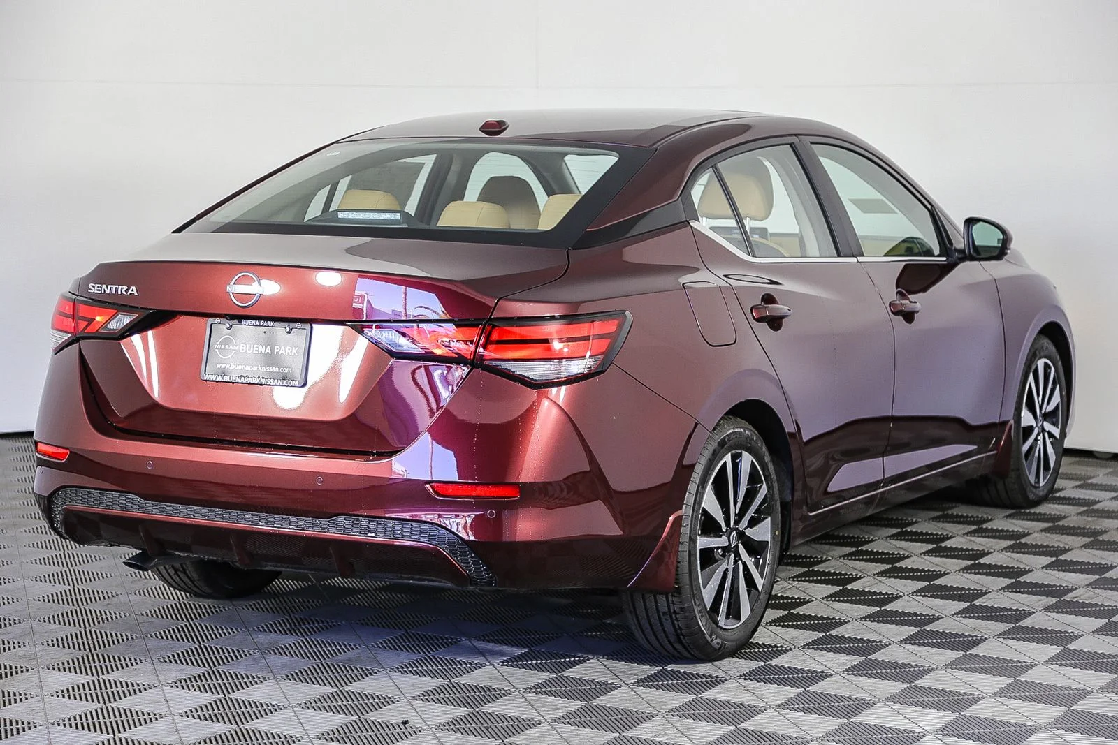 2025 Nissan Sentra SV - Photo 8