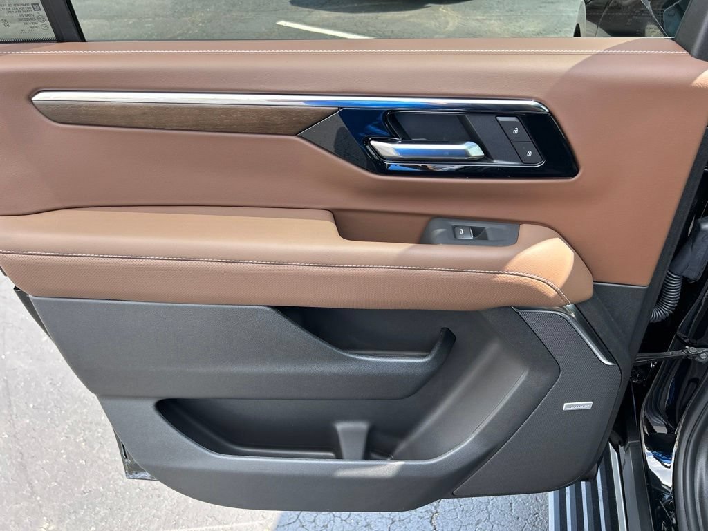 2026 Chevrolet Suburban High Country - Photo 38