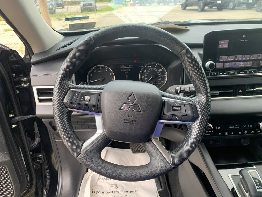 Used 2024  Mitsubishi ES image 26