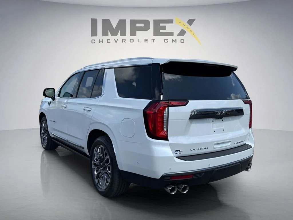 Used 2023 White Frost Tricoat GMC Denali Ultimate image 3