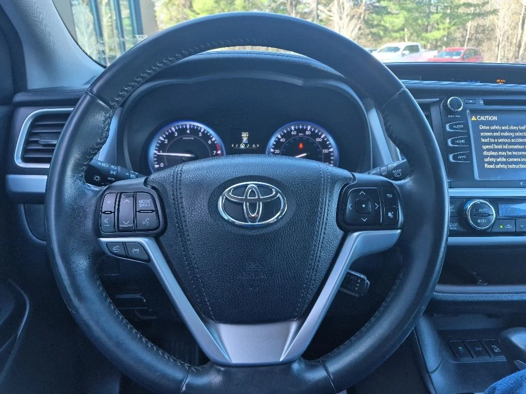 Used 2016 Gray Toyota XLE V6 image 19