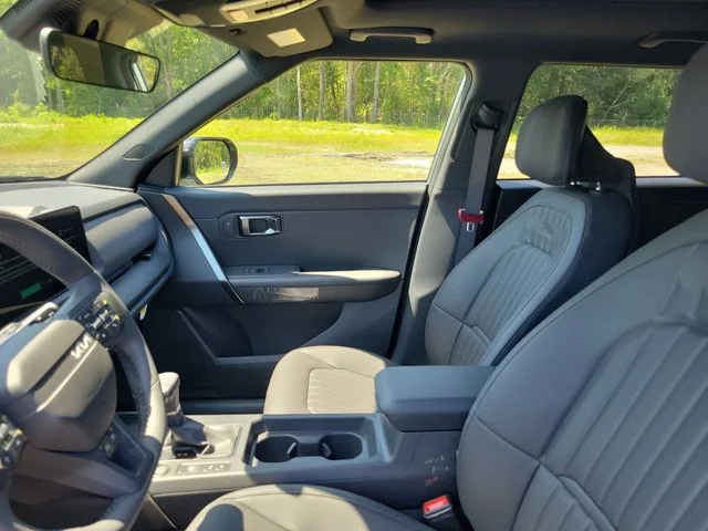New 2027 Iceberg Green Kia X-Line S image 18
