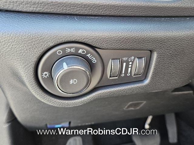 2026 Chrysler Pacifica Select - Photo 28